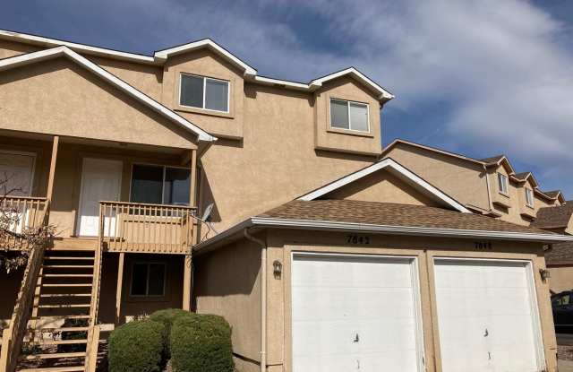 3 Bed, 2.5 Bath Townhome in District 20!