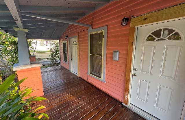 2 BEDROOM 1.5 BATH VINTAGE HOME IN COCOA