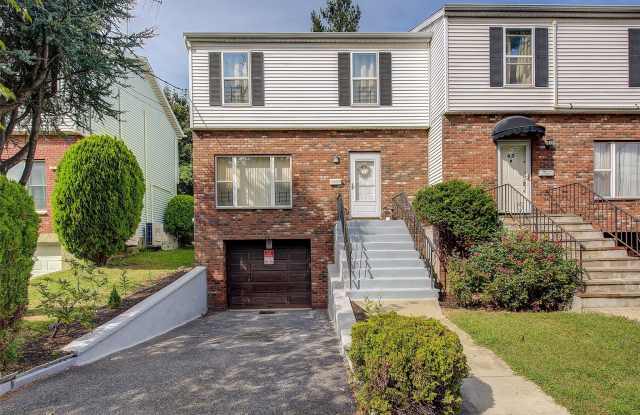 41 Beechwood Avenue unit: House