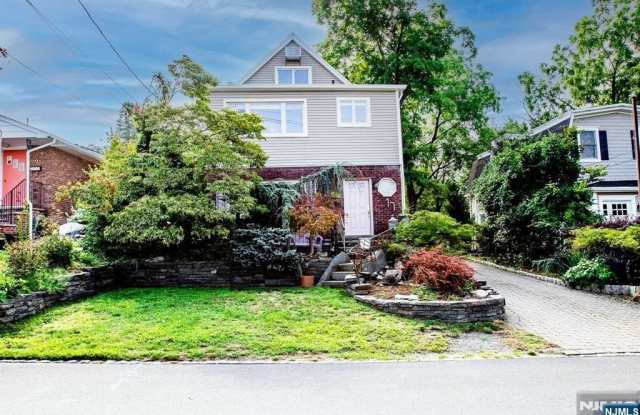 Photo of 17 Bogert Street