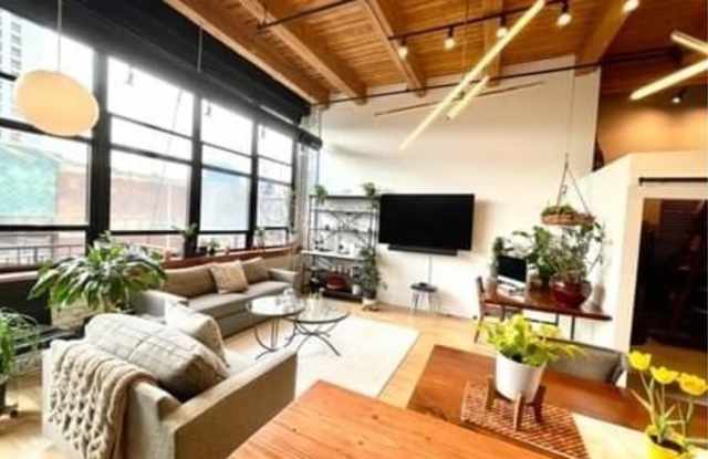 1243 S Wabash Avenue