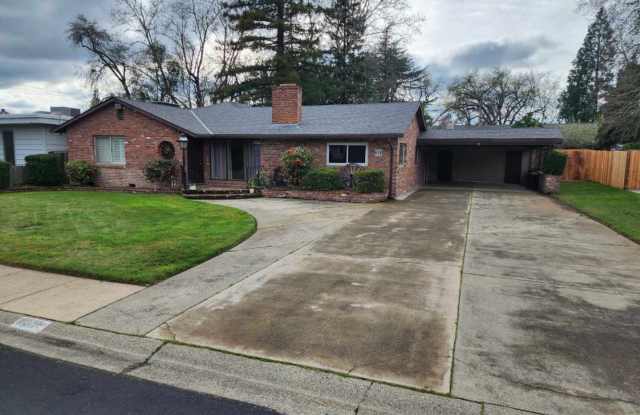 Move In Special $1,000 Off: Central Roseville, Pool, Gardner Single Story Large Yard, 3 bedrooms, 2 baths, 1931sqft Gardner  Pool Service Provided by Owner