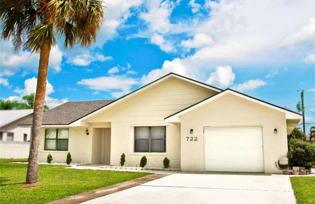 722 SE Thanksgiving Ave