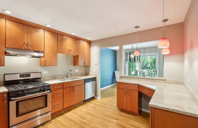 232 W Grant Village Street