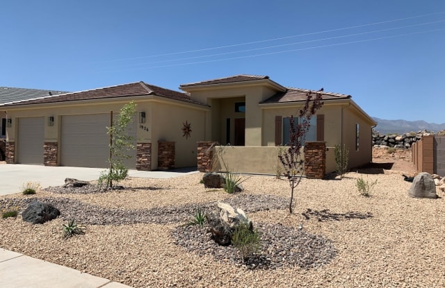 1926 W 250 N - 1926 West 250 North, Hurricane, UT 84737