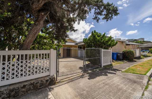 Photo of Studio in Salt Lake $1450 Electric Water and Sewer Included - 932 Alakapua St