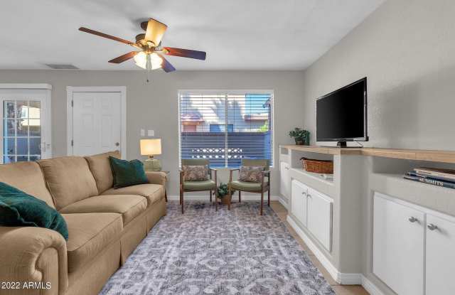 14247 N BOXWOOD Lane