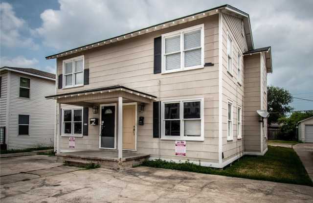 Photo of 3526 S Alameda Street unit: B