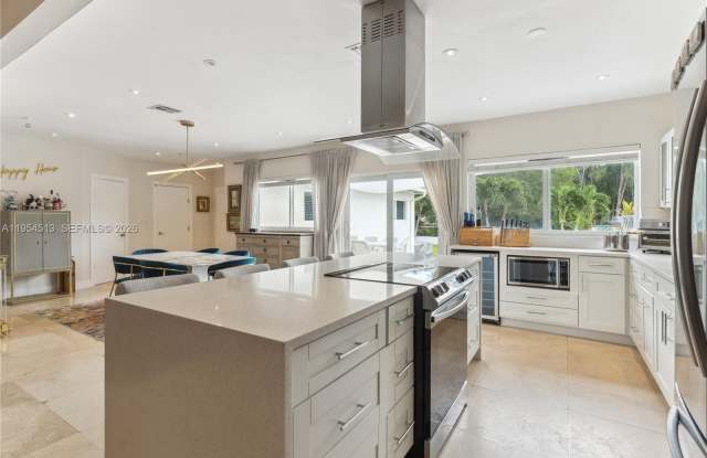 13801 S Biscayne River Rd