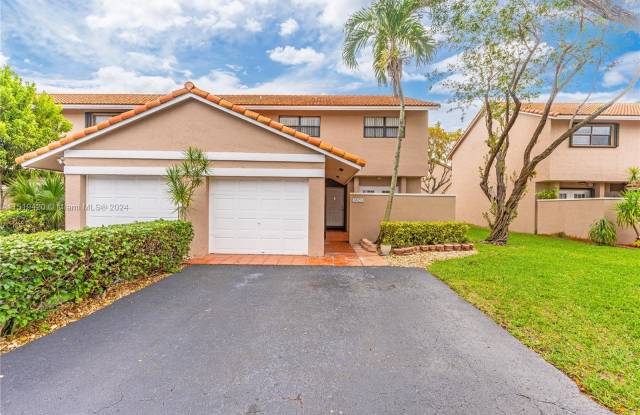 8823 Sw 113th Pl Cir W - 8823 Southwest 113th Place Circle West, Kendall, FL 33176