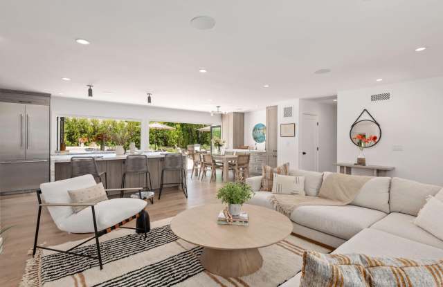2402 Calle Montilla