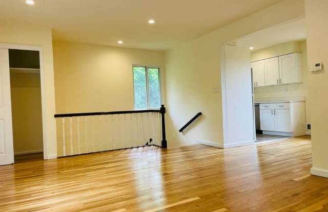 26 Elm Av
