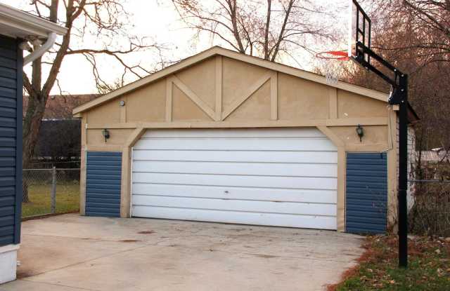 43592 Champlain Court