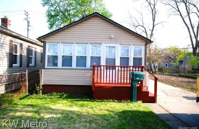 423 W WOODRUFF Avenue - 423 West Woodruff Avenue, Hazel Park, MI 48030