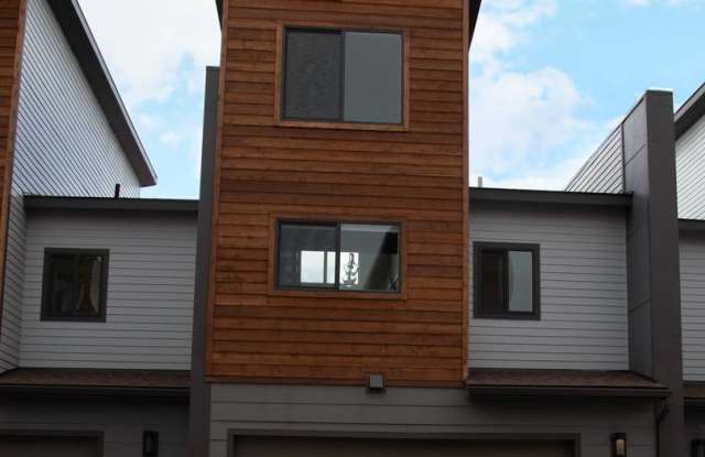 Modern 2bed/2bath home with loft near downtown Whitefish photos photos