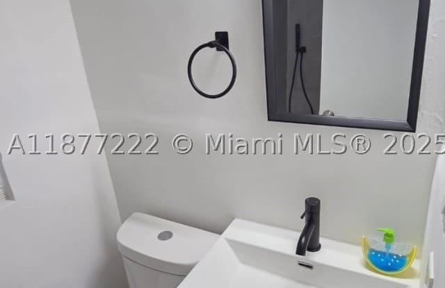 855 NW 3rd Ter