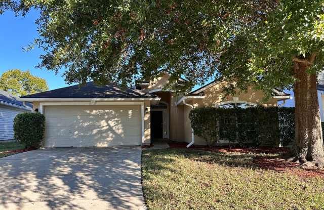Photo of Fenced four bedroom in Lake Asbury