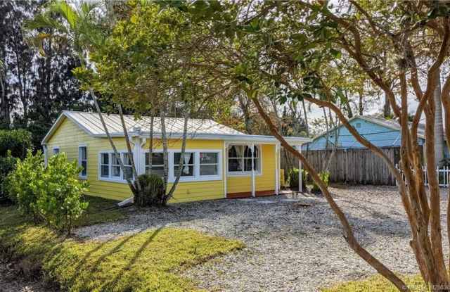976 SW 34th Terrace