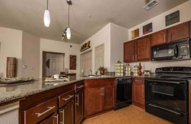 610 Greenhill Dr, #1017