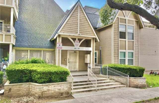 300 E Chestnut Avenue