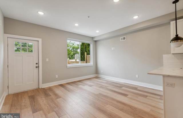 2436 N HANCOCK STREET