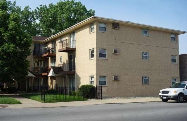 3150 N Neva Avenue unit: 3C