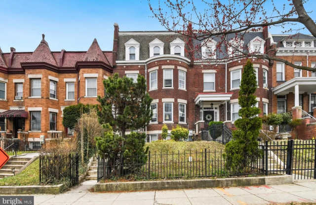 1118 GIRARD Street NW unit: B