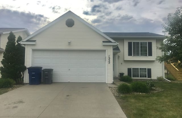 1352 36th Ave S - 1352 36th Avenue South, Moorhead, MN 56560