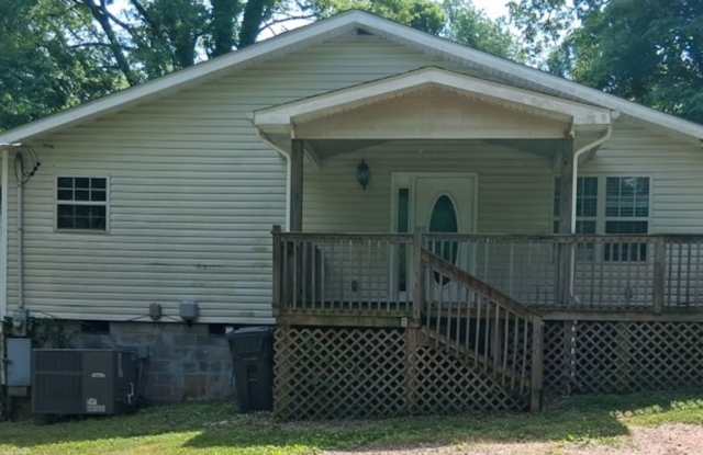 *Knoxville 37917 - FIVE bedroom, 2 bath newly remodeled home - Call Brad Croisdale (865) 805-9964