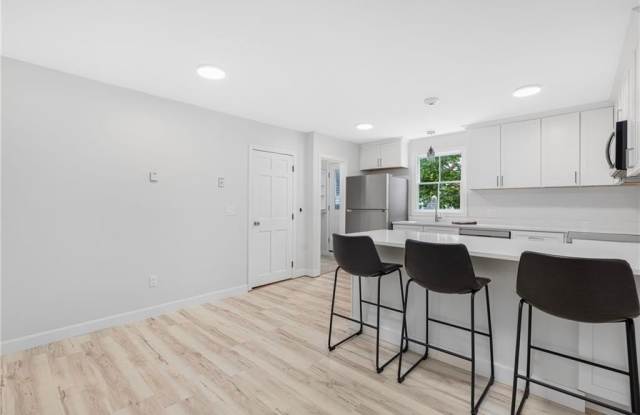 458 Thames Street unit: B