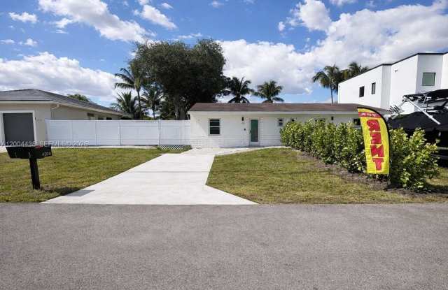 4396 SW 25th Ter