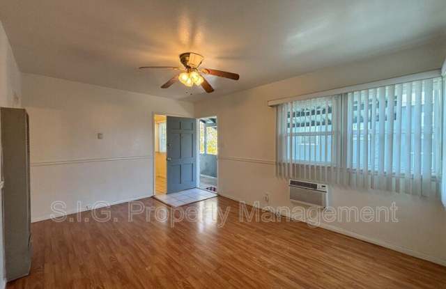 627 1/2 W Glenoaks Blvd