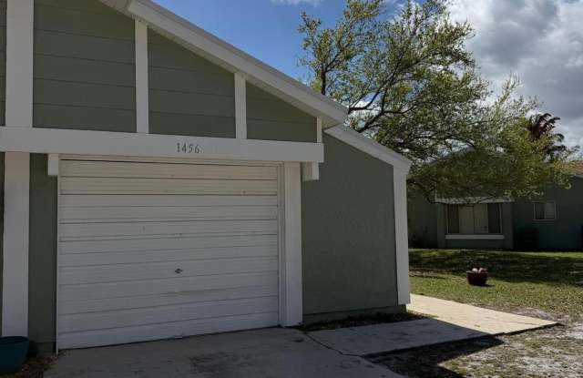 1456 SE Rivergreen Circle