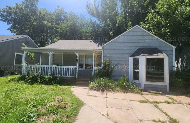 $1,050 - 3 bedroom / 1 bathroom - Single Family Home