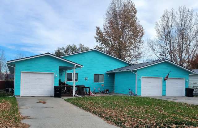 Heights 4 Bedroom Duplex w/ Garage & Fenced Yard