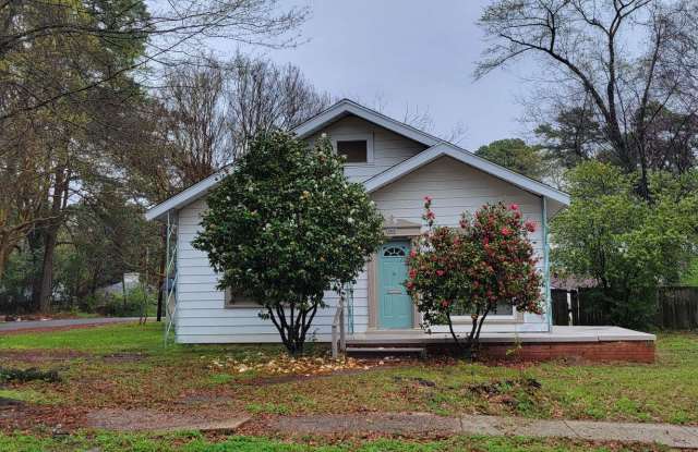 Charming 3 bedroom/1 bath home with high ceilings and spacious bedrooms! photos photos