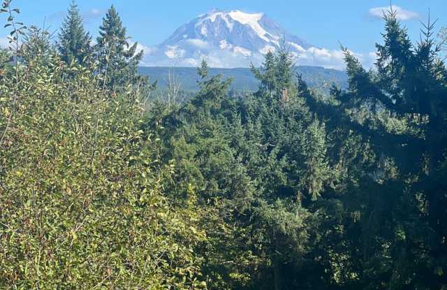 Charming home located in beautiful Orting!