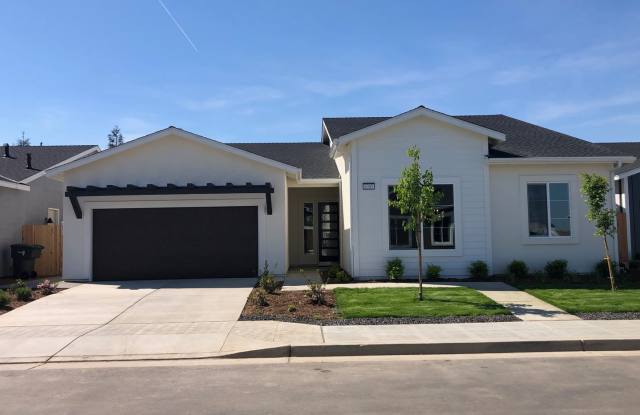 $2,695 Ashlan  Armstrong, 4 Bedroom - E. Fedora Ave, Fresno