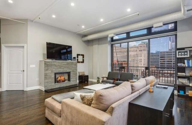 360 Unit 10 West Illinois St.