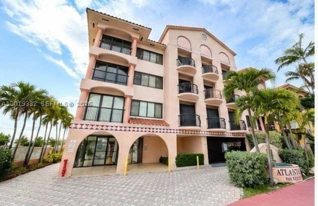 8816 Collins Ave