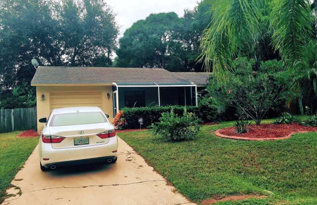 2BR/2Bath Single Family 1 Car Garage South Venice Home!