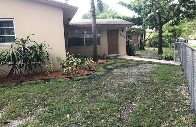 5637 Buchanan St - 5637 Buchanan Street, Hollywood, FL 33021