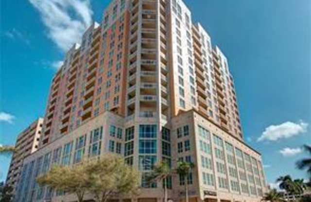 2027 WINTER RENTAL! - 1350 MAIN CONDO!  SARASOTA!/ MINUTES FROM BEACHES!