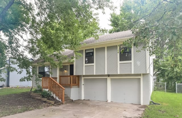 104 Frank Street - 104 West Frank Street, Kearney, MO 64060