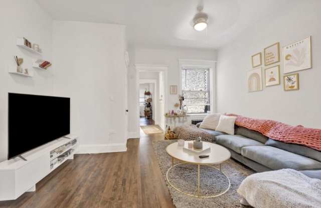 Photo of 1006 W Dakin Street