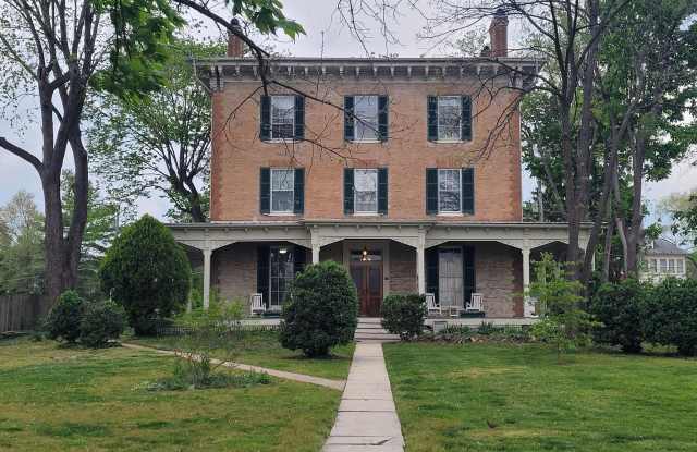 Photo of 447 N LOUDOUN STREET