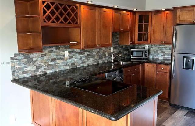 Photo of 833 NE 18th Ct