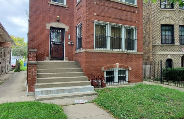 6431 N Rockwell St - 6431 North Rockwell Street, Chicago, IL 60645