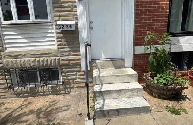 Photo of 3236 E Lombard Street