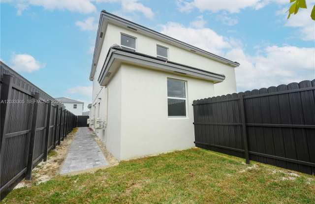 18690 SW 136th Ct
